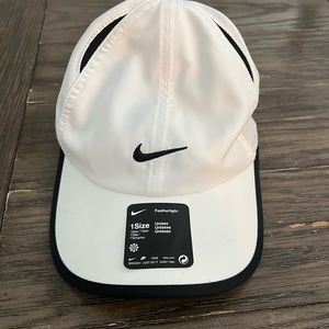 Nike Feather Light 1size fits all Hat